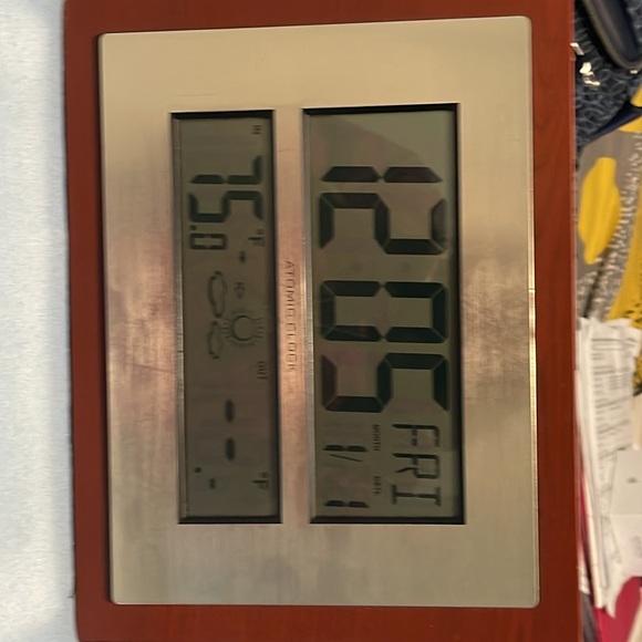 La Crosse Technology Atomic Digital Clock with Moon Phase & Calendar - Picture 4 of 4